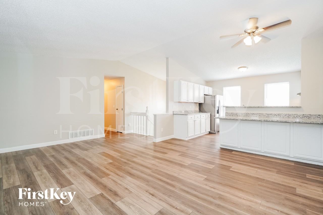 5216 Frisco Dr - Photo 2 of 19
