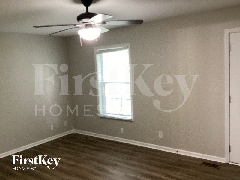 2675 Elkmont Dr - Photo 3 of 10