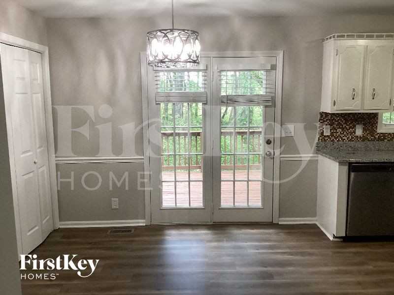 2675 Elkmont Dr - Photo 4 of 10