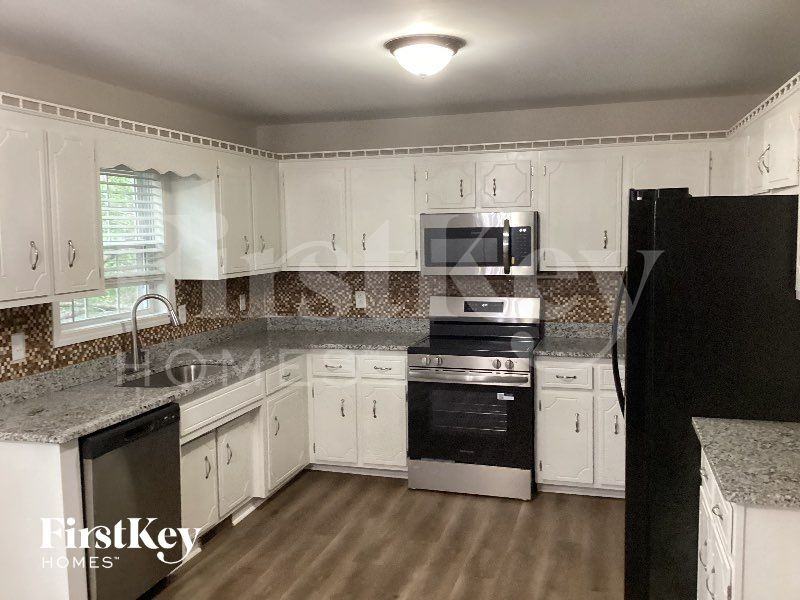2675 Elkmont Dr - Photo 5 of 10