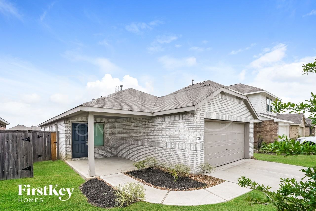 9214 Burnet Fields Dr - Photo 2 of 19