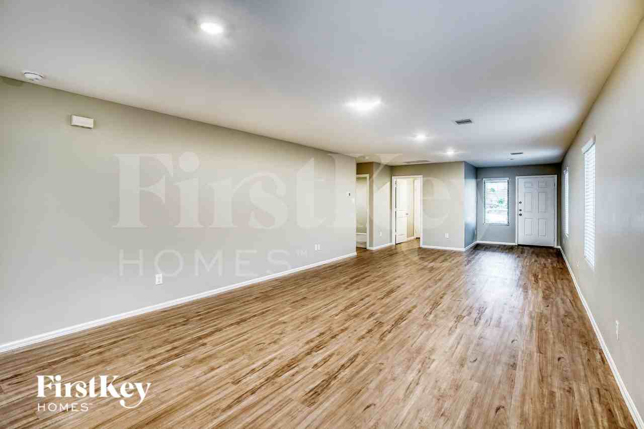 9214 Burnet Fields Dr - Photo 3 of 19