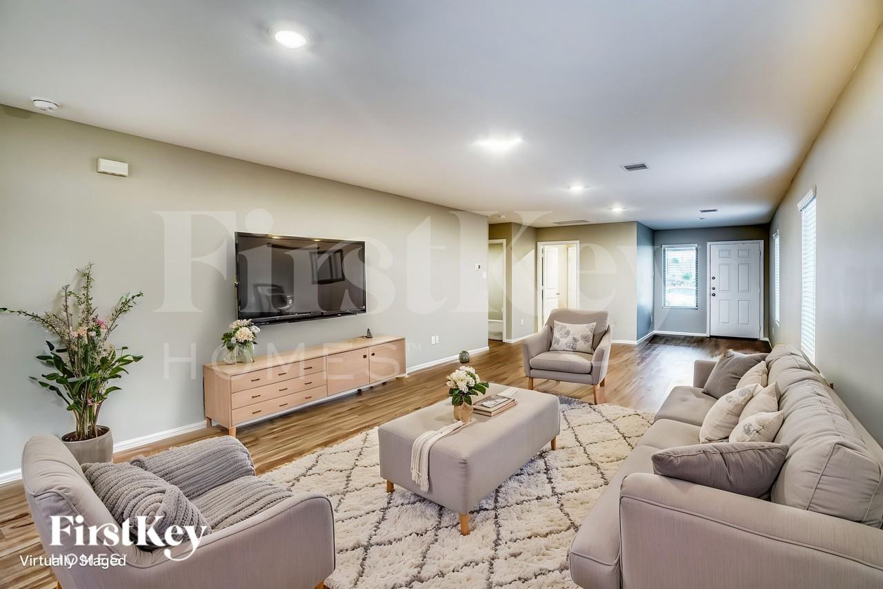 9214 Burnet Fields Dr - Photo 4 of 19
