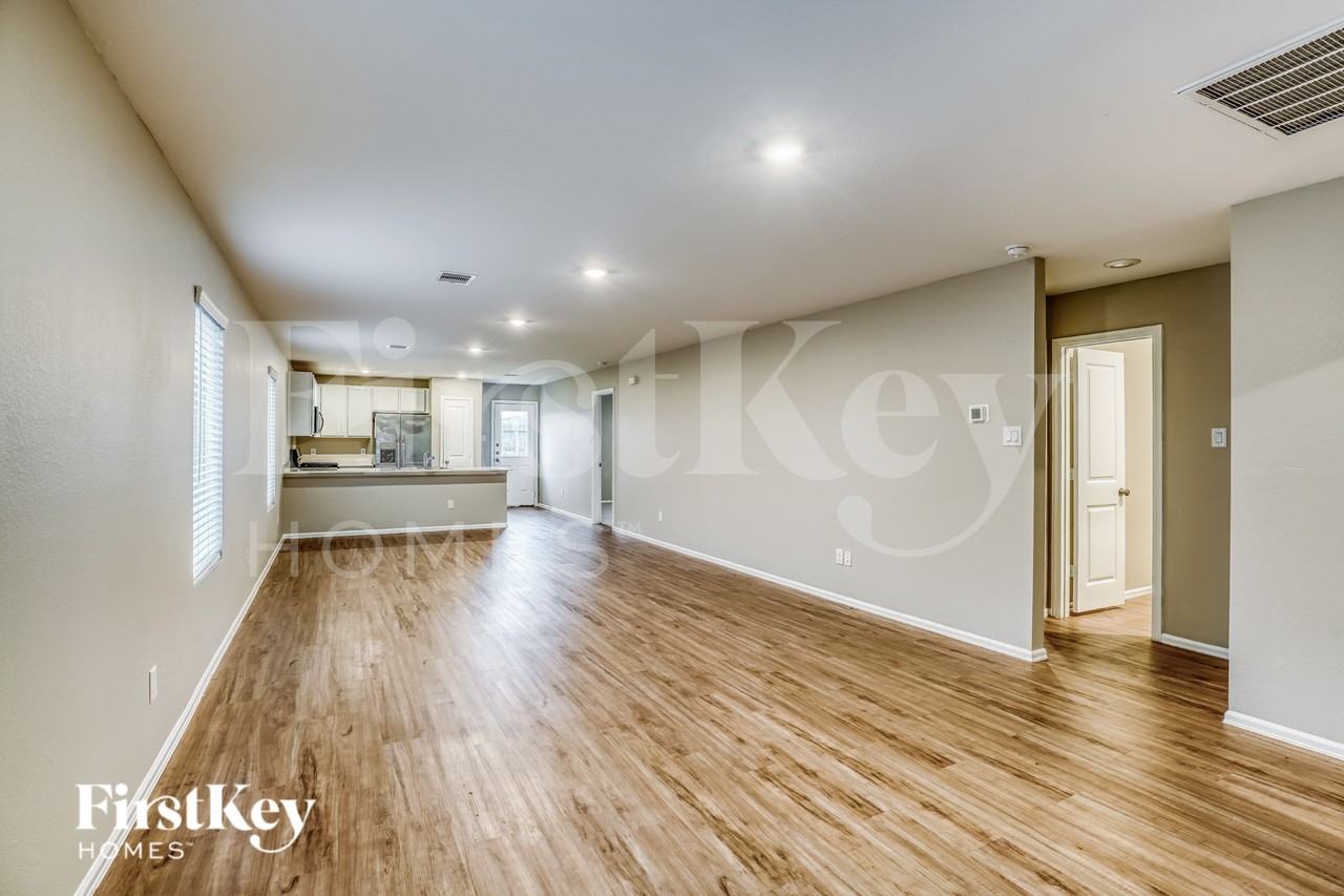 9214 Burnet Fields Dr - Photo 5 of 19