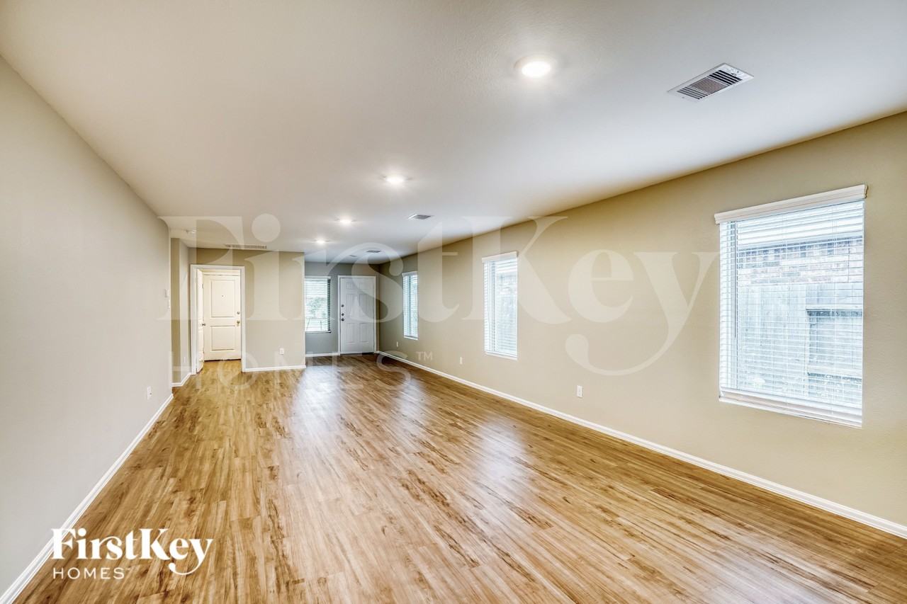 9214 Burnet Fields Dr - Photo 6 of 19