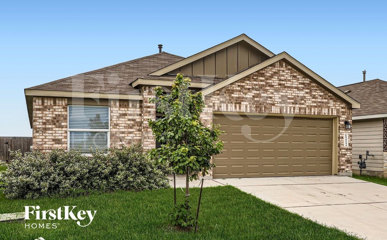 1212 Treehouse Ln - Photo 3 of 28