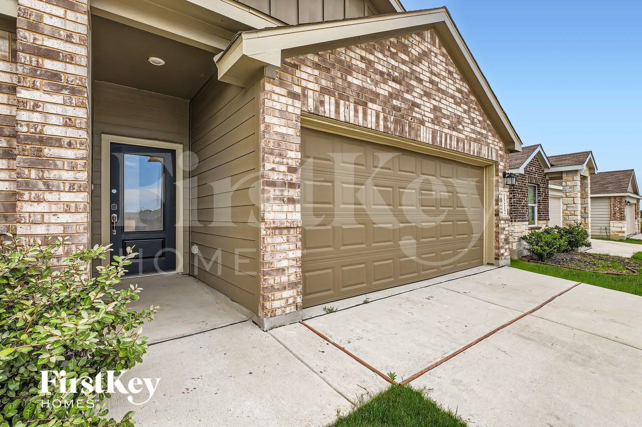 1212 Treehouse Ln - Photo 4 of 28