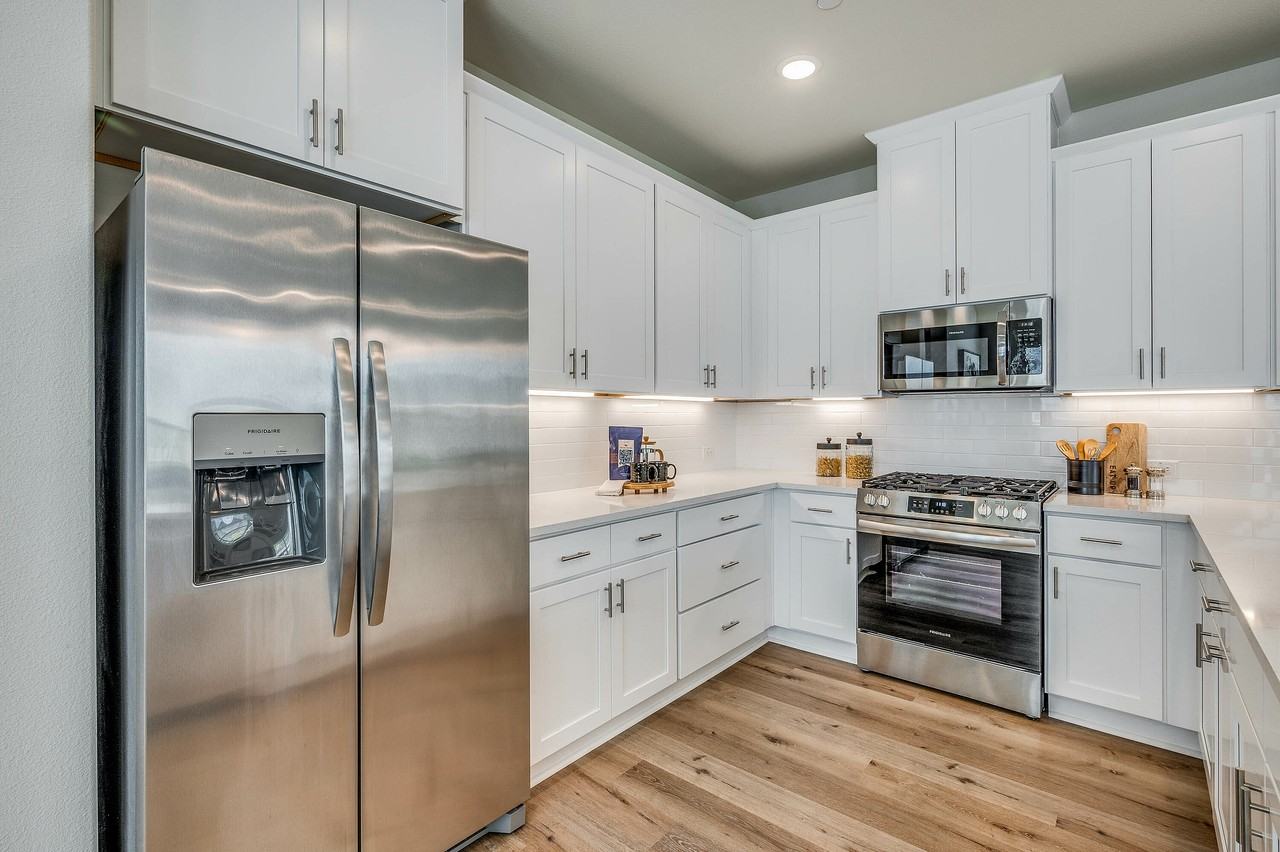 Avena - Photo 2 of 42