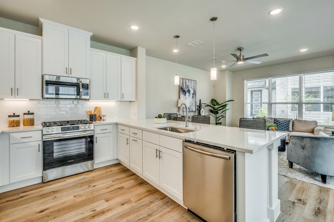 Avena - Photo 3 of 42