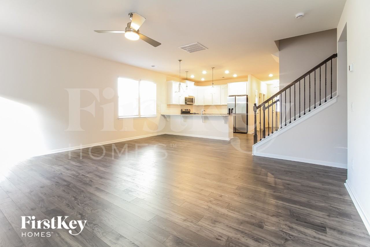 1204 Mission Hill Ln - Photo 3 of 19