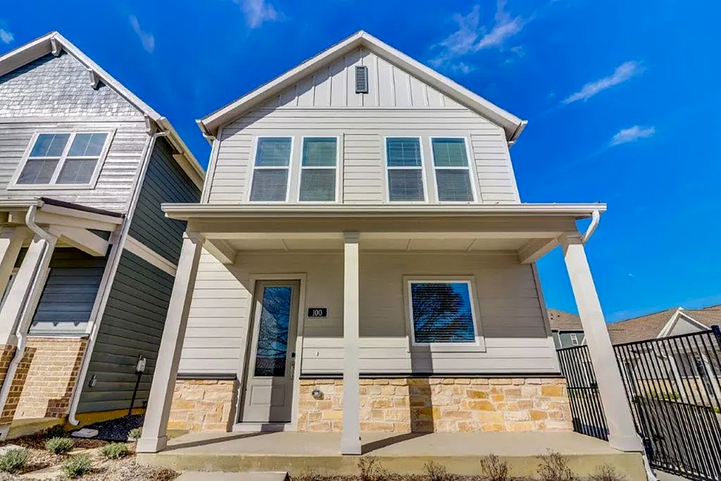 Mission Town Square - Photo 4 of 24