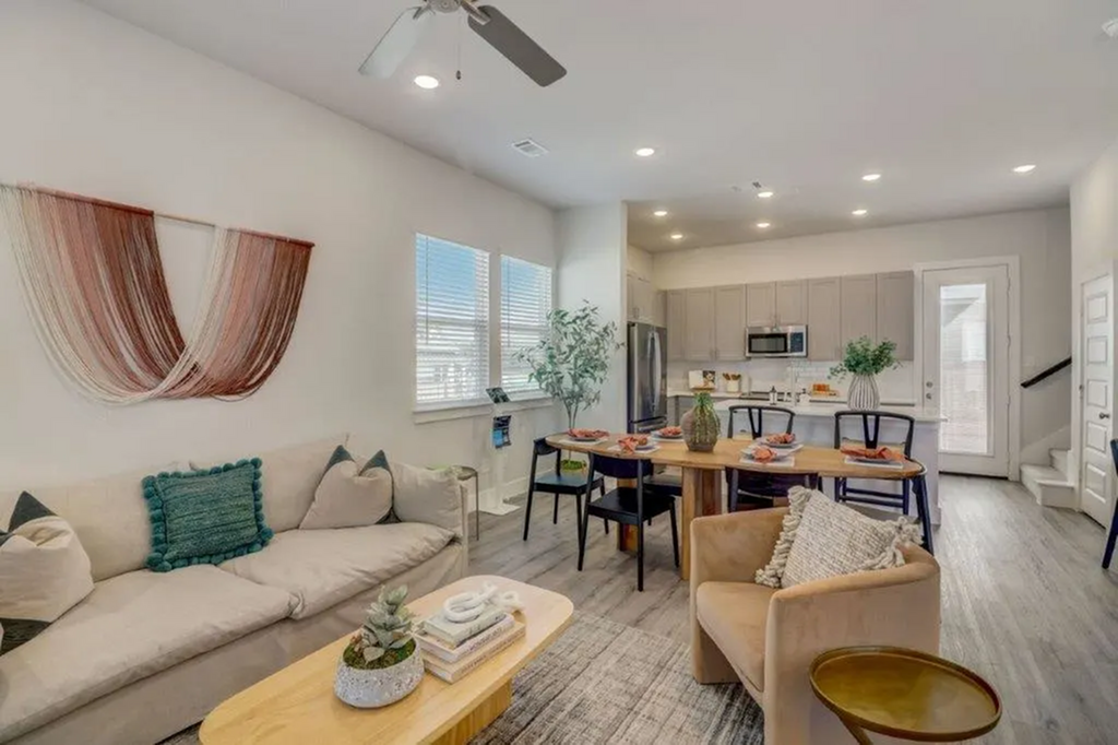 Mission Town Square - Photo 5 of 24