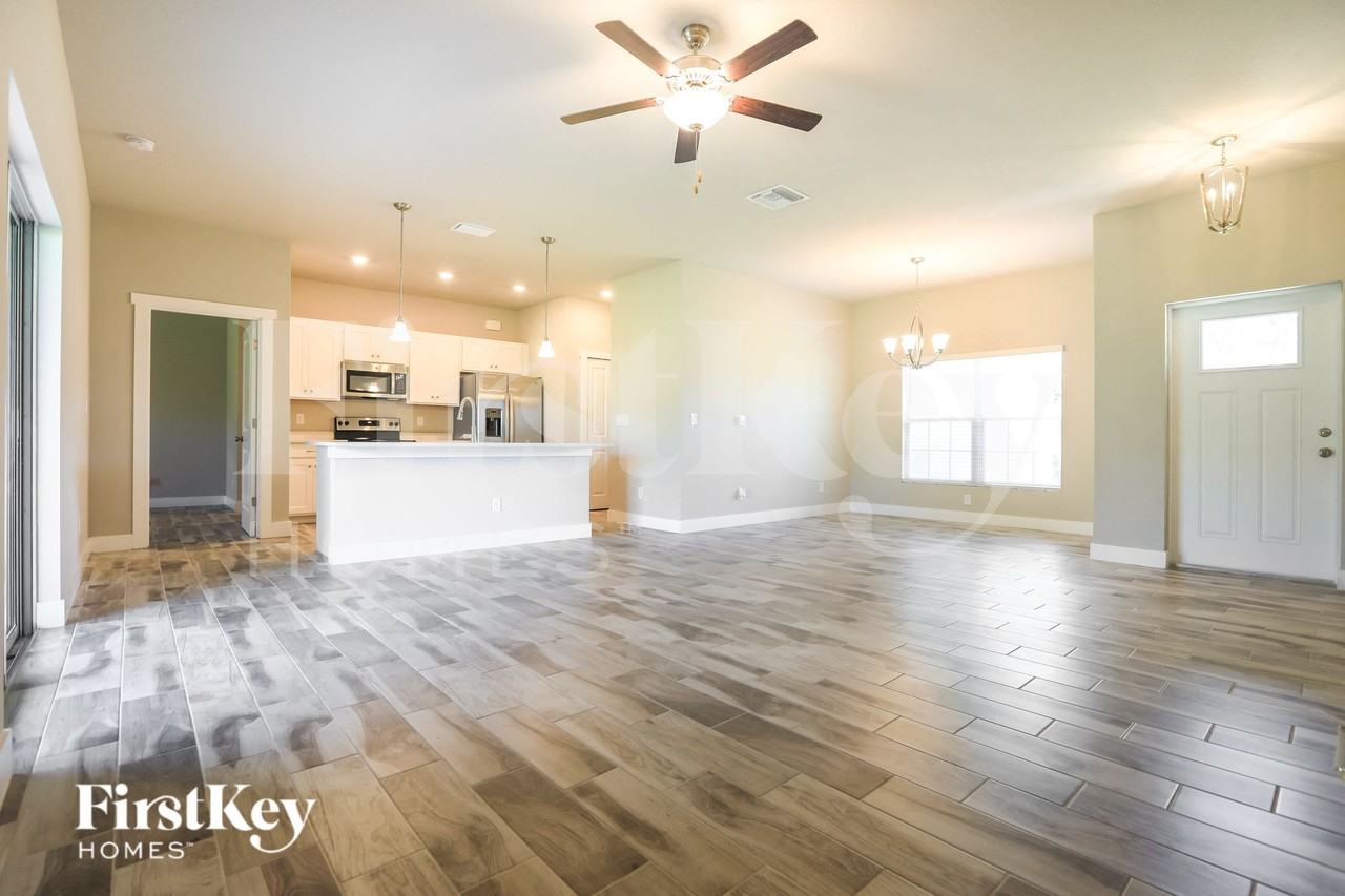 5139 Cromey Rd - Photo 3 of 15