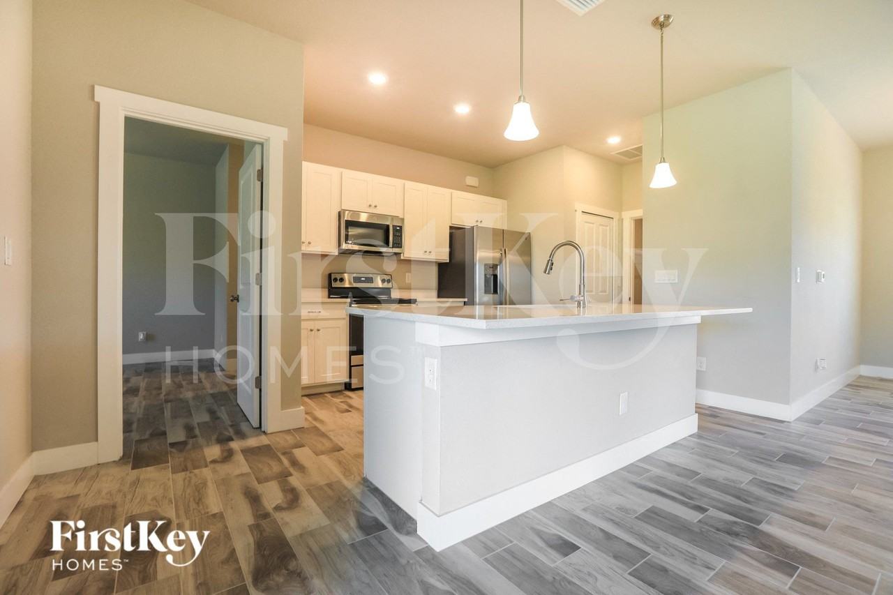 5139 Cromey Rd - Photo 4 of 15
