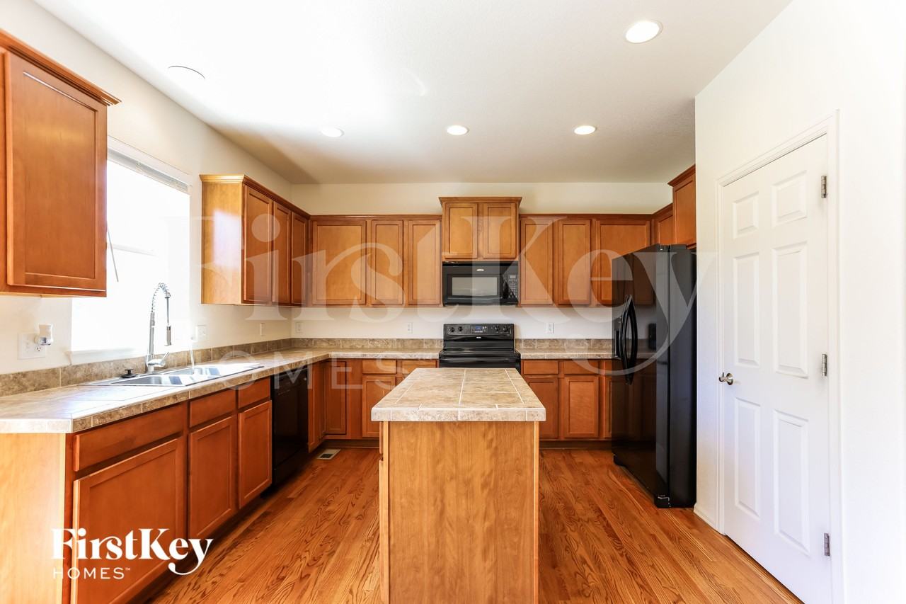 25028 E Canal Pl - Photo 7 of 15