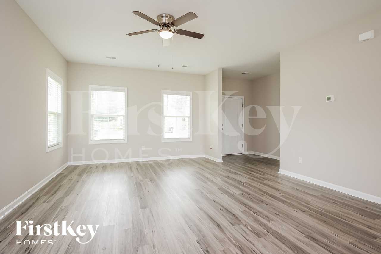 138 Clydesdale Cir - Photo 4 of 15