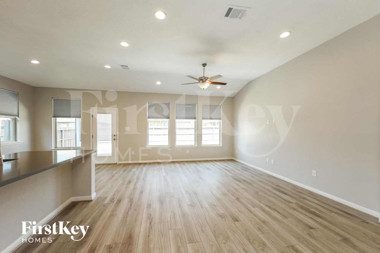 2207 Tiptop Ln - Photo 3 of 15