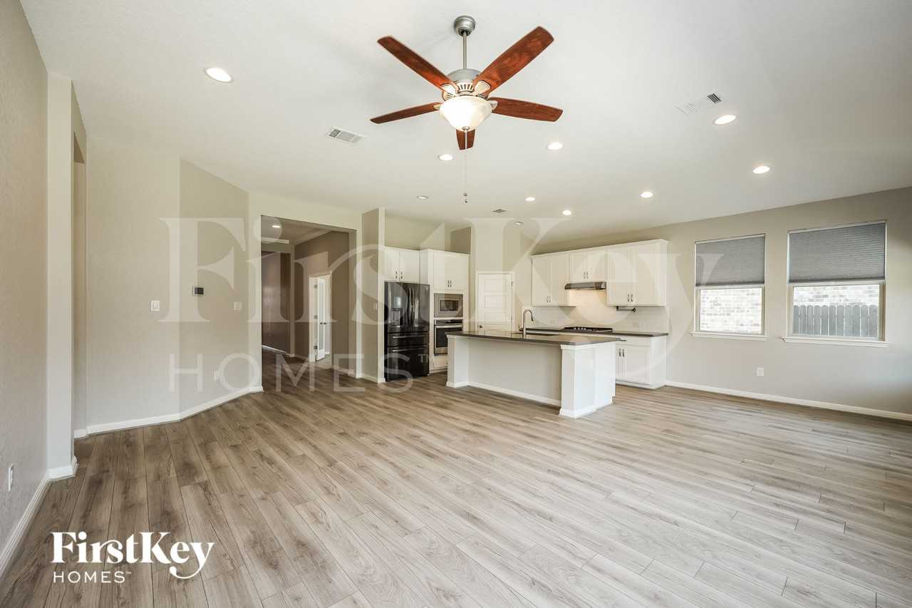 2207 Tiptop Ln - Photo 4 of 15