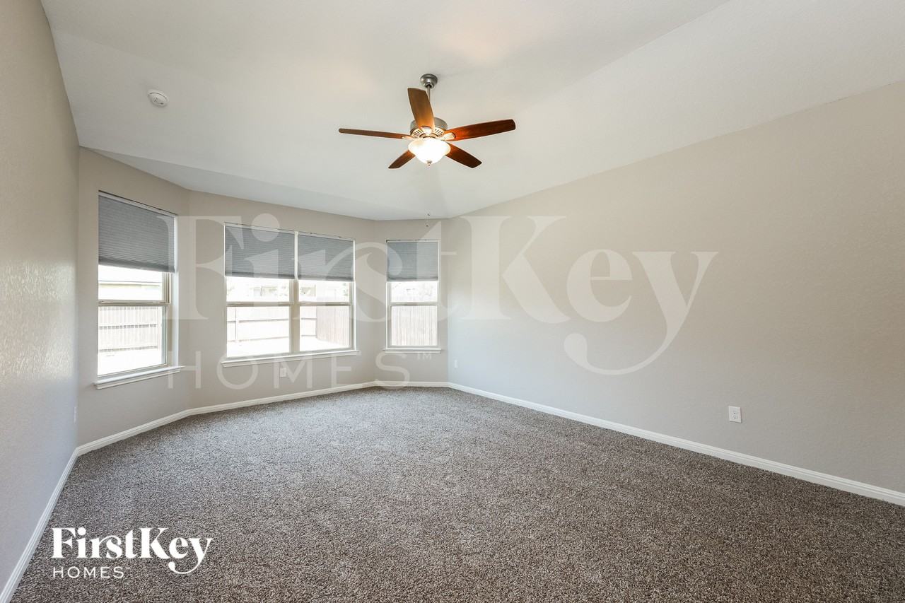 2207 Tiptop Ln - Photo 7 of 15