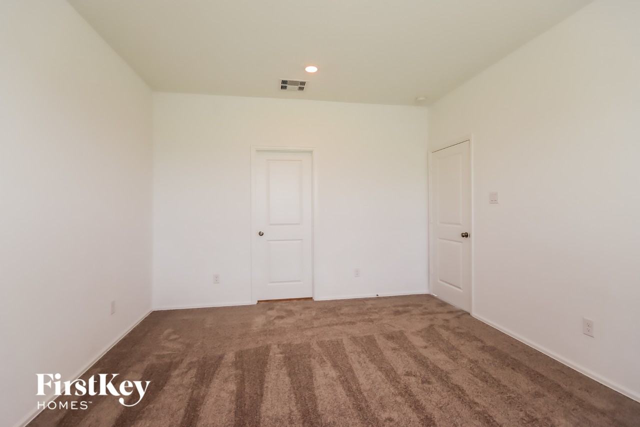 23709 Pagliano Ct - Photo 7 of 15