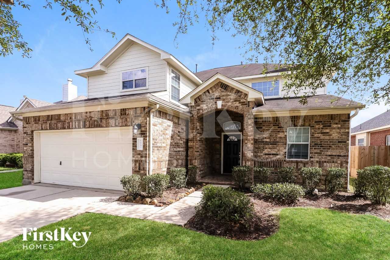 10047 Arcadian Springs Ln - Photo 2 of 19