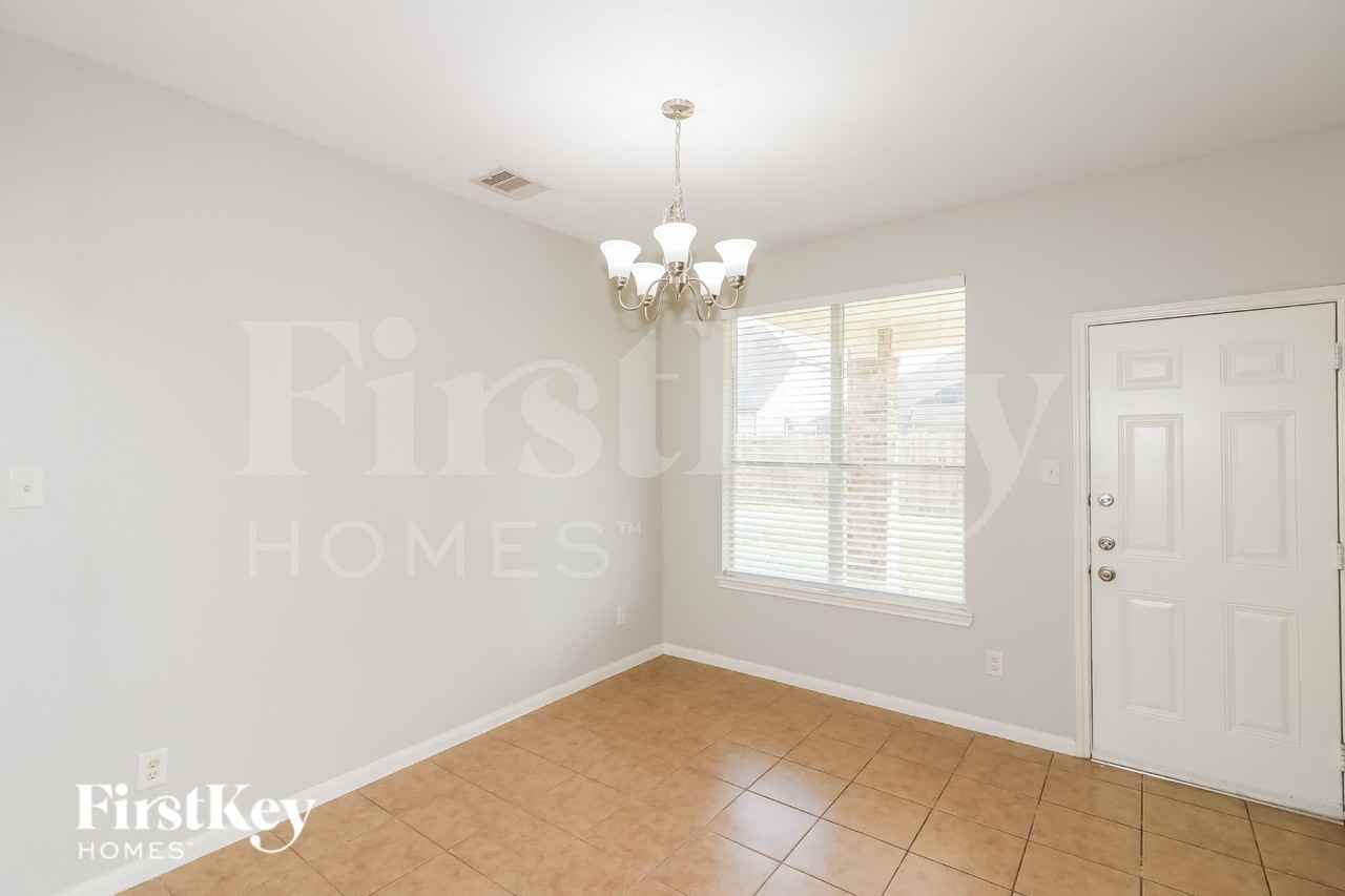 10047 Arcadian Springs Ln - Photo 5 of 19