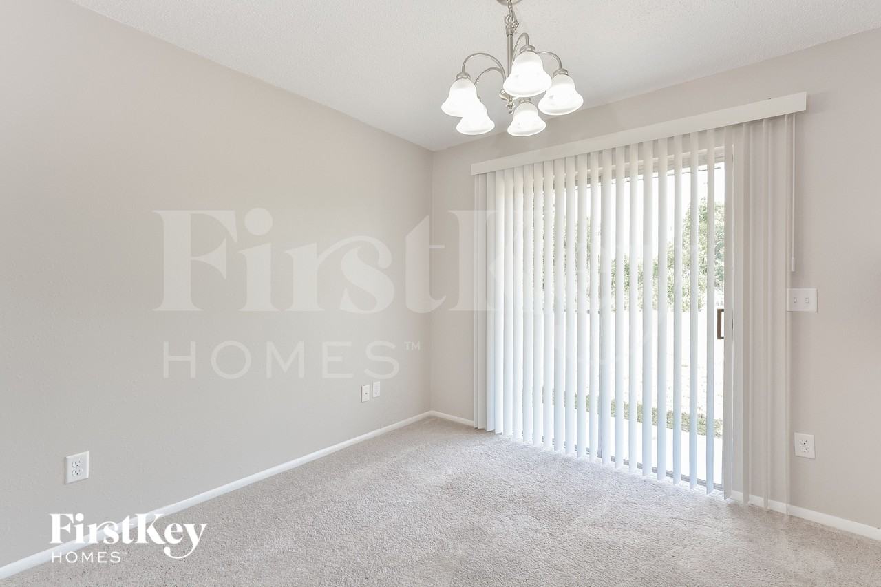 910 Clayton Dr - Photo 4 of 15