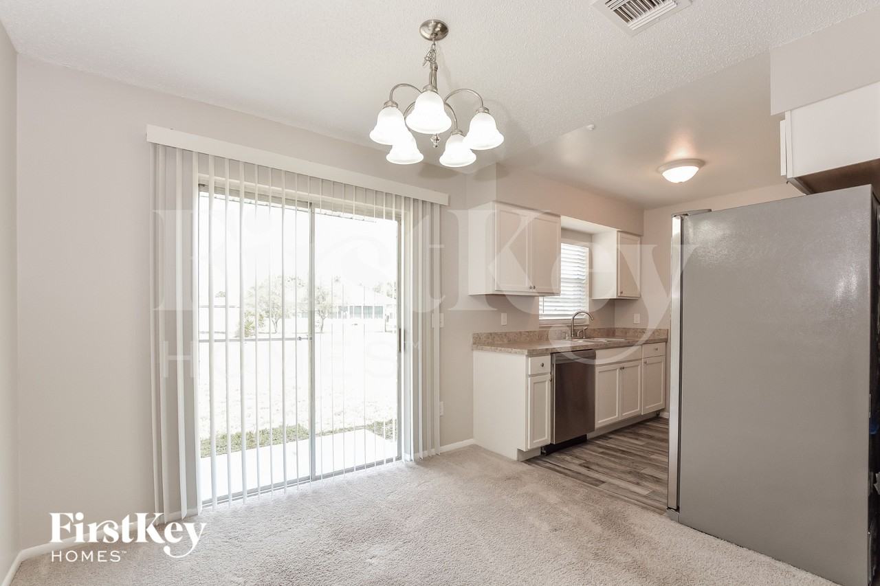 910 Clayton Dr - Photo 5 of 15