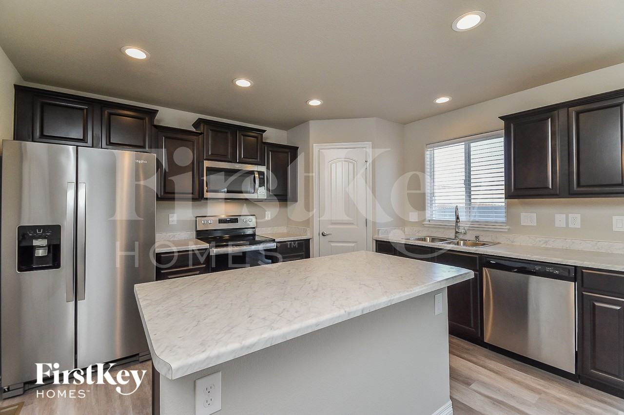 10823 Witcher Dr - Photo 4 of 15