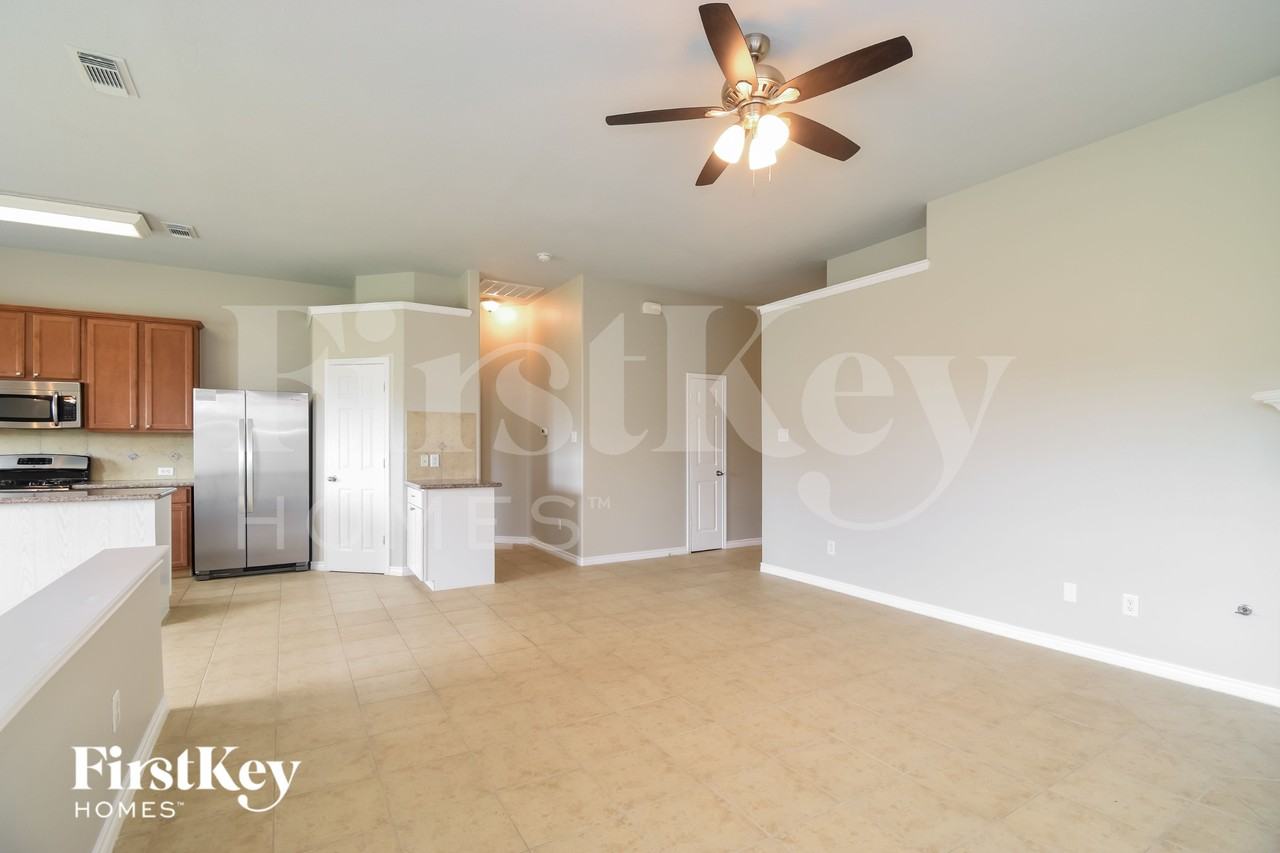 4814 Emerald Bay Cir - Photo 2 of 15