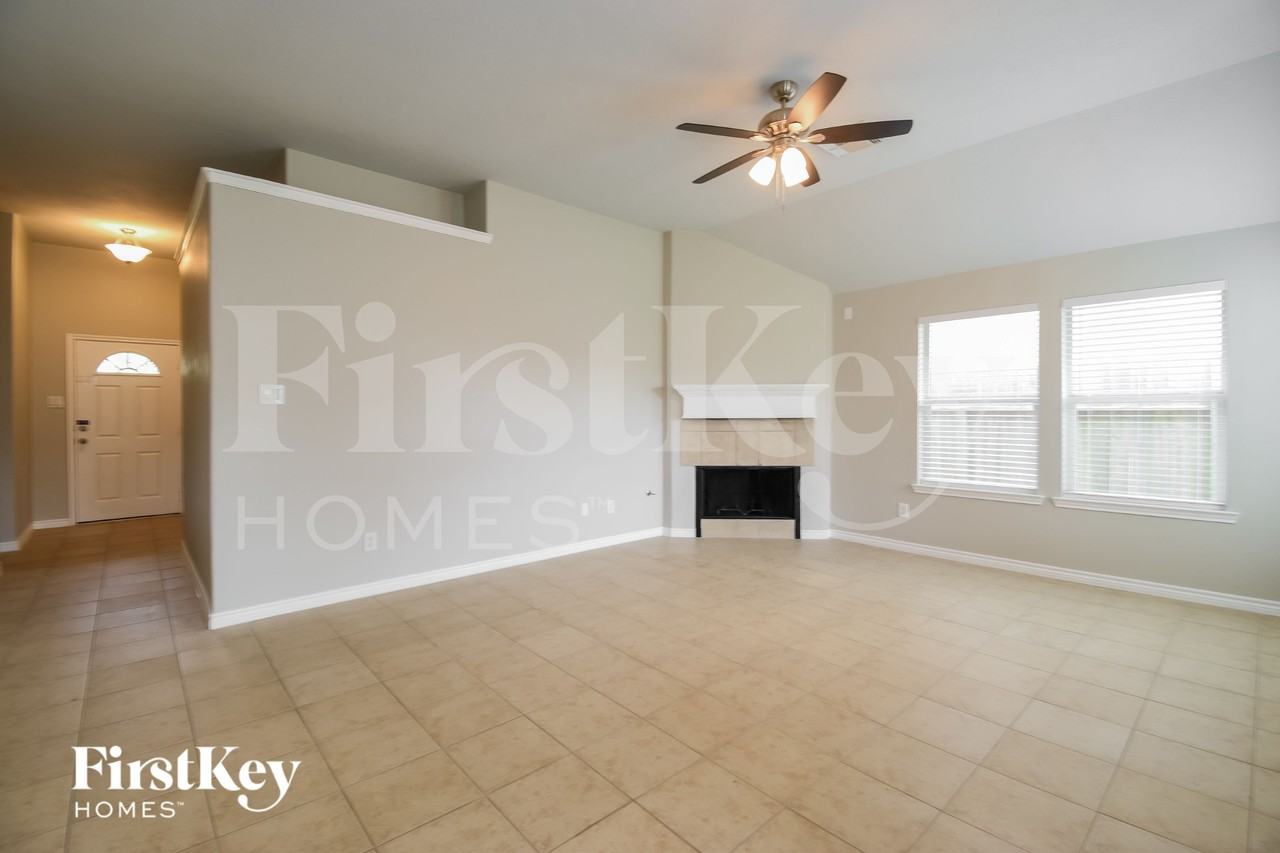 4814 Emerald Bay Cir - Photo 3 of 15