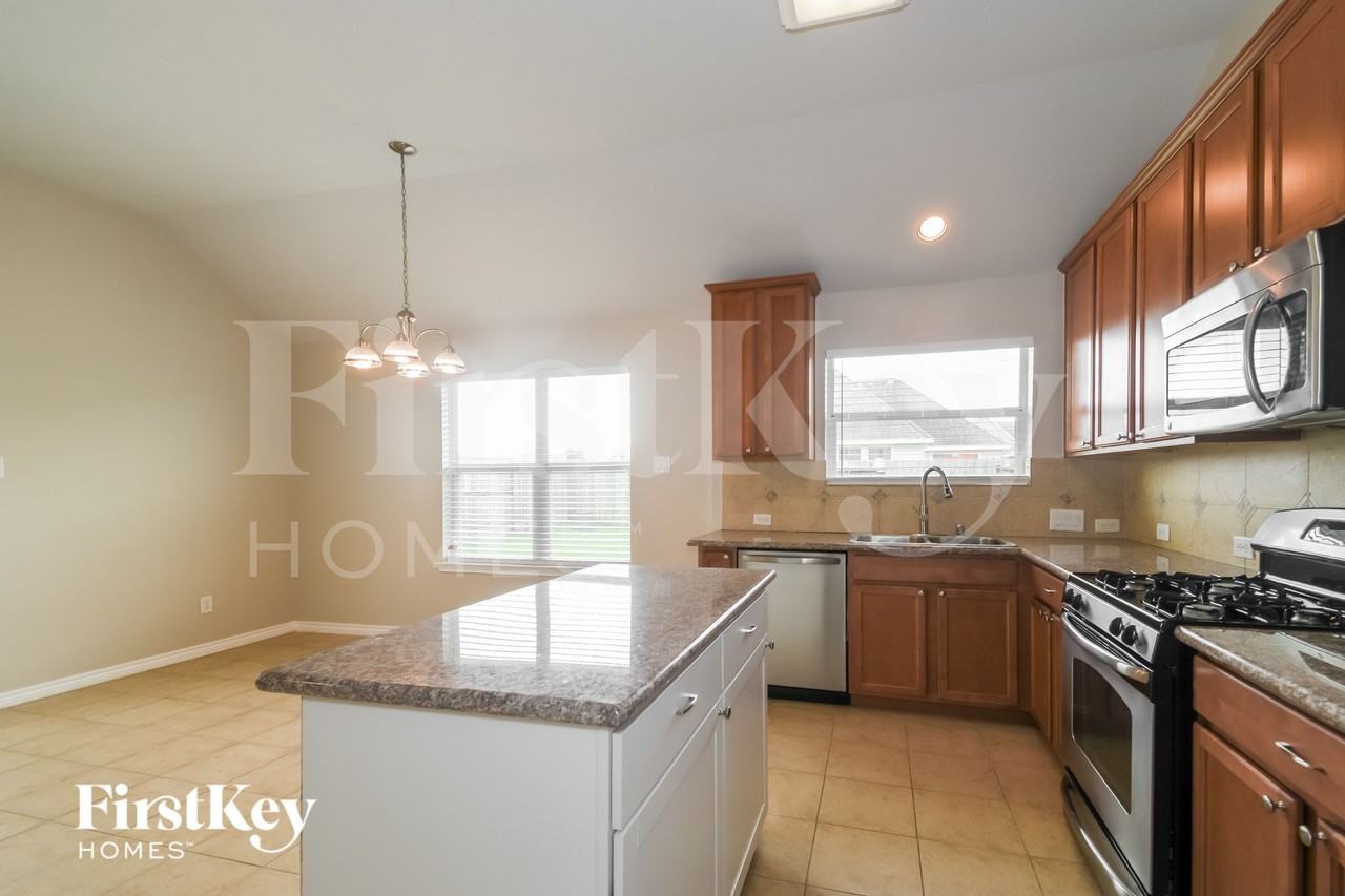 4814 Emerald Bay Cir - Photo 4 of 15