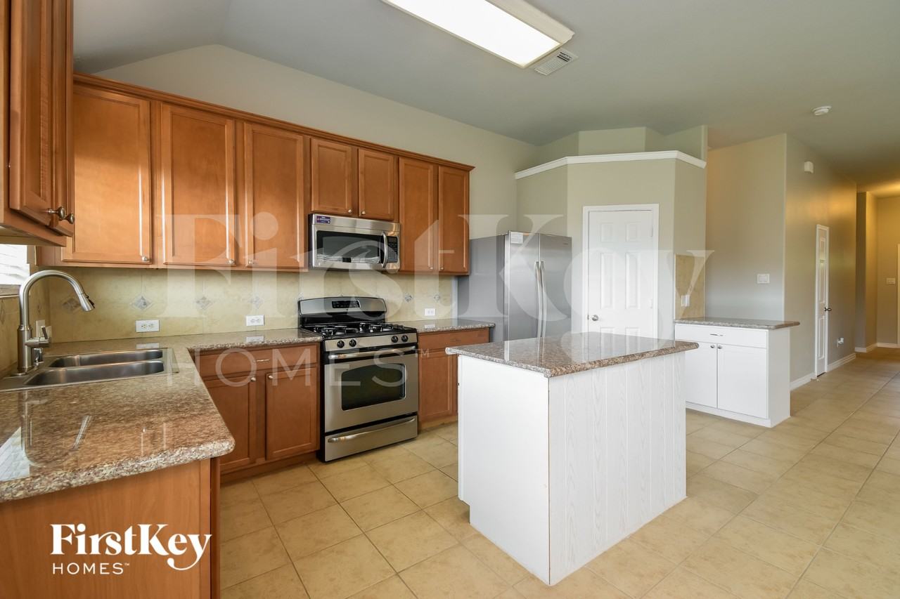 4814 Emerald Bay Cir - Photo 5 of 15