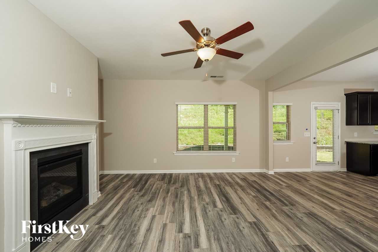 1812 Clarke Cir - Photo 2 of 15