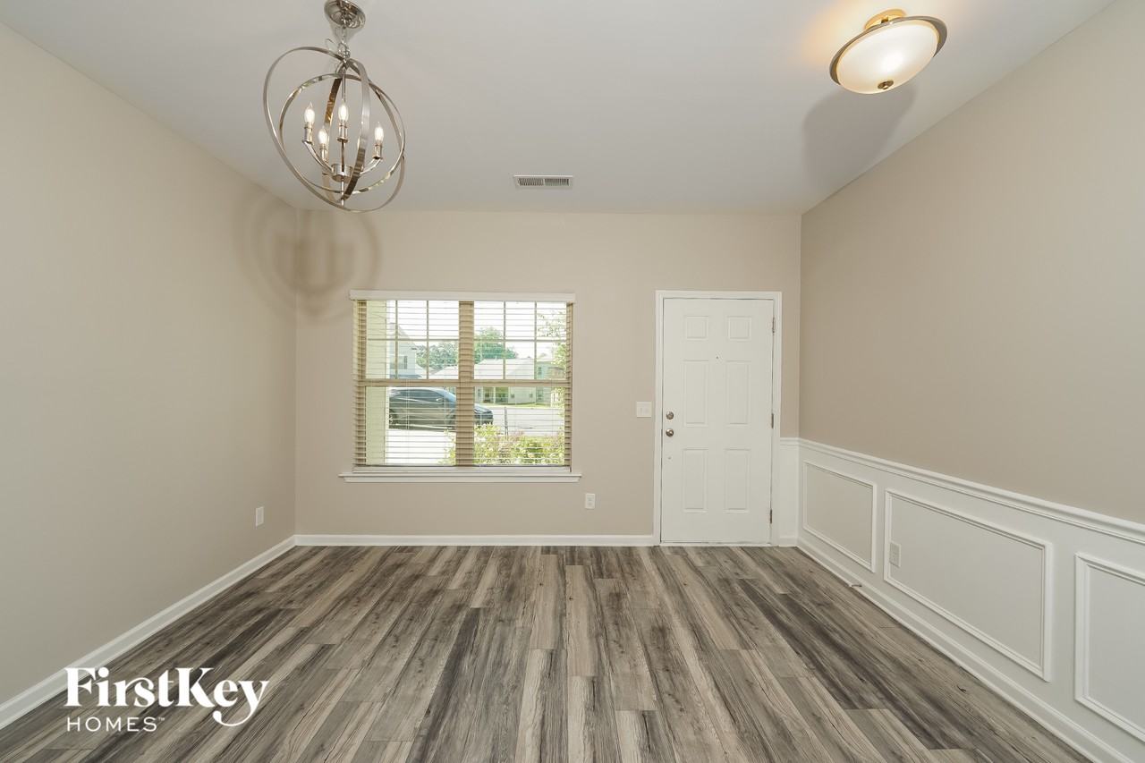 1812 Clarke Cir - Photo 4 of 15