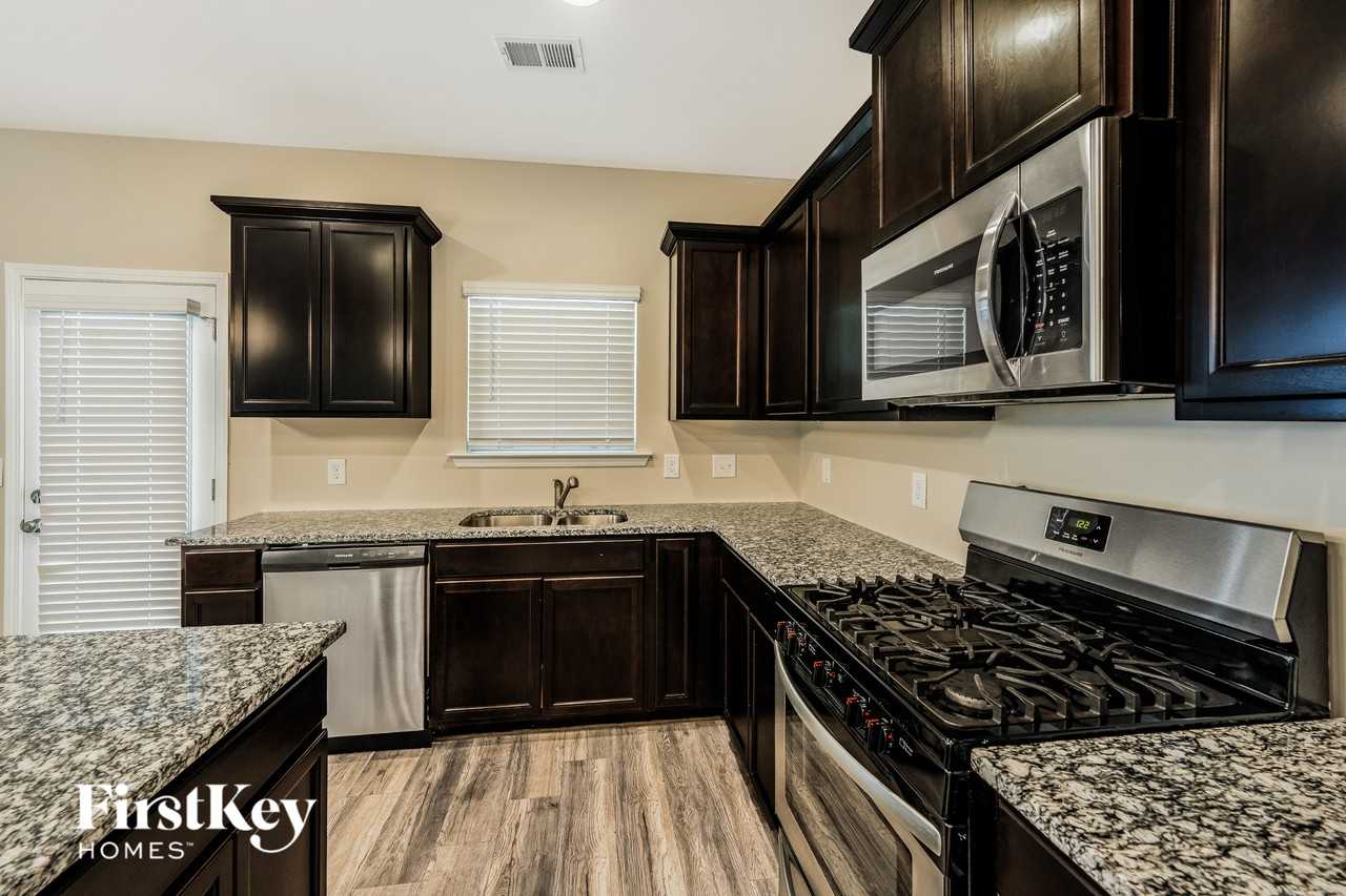 1812 Clarke Cir - Photo 6 of 15