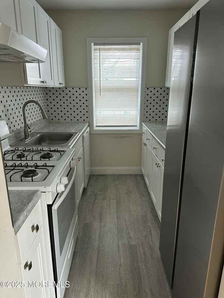 31 Cedar Ave #4 - Photo 3 of 6