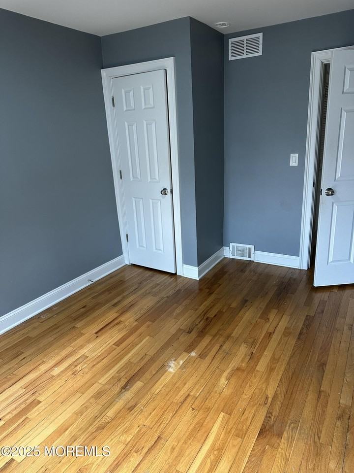 31 Cedar Ave #4 - Photo 4 of 6