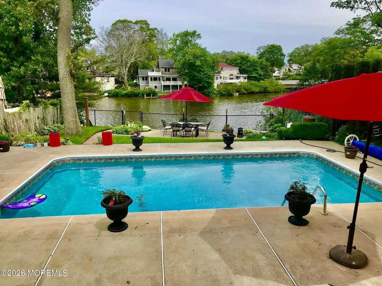 1305 Locust Dr - Photo 2 of 24