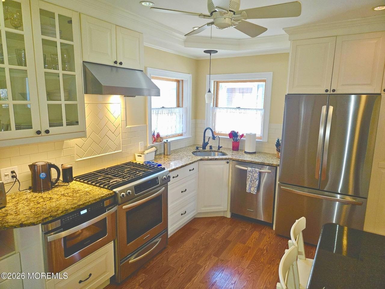 1305 Locust Dr - Photo 4 of 24