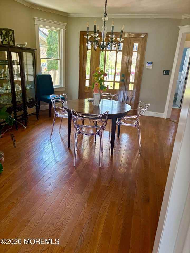 1305 Locust Dr - Photo 6 of 24