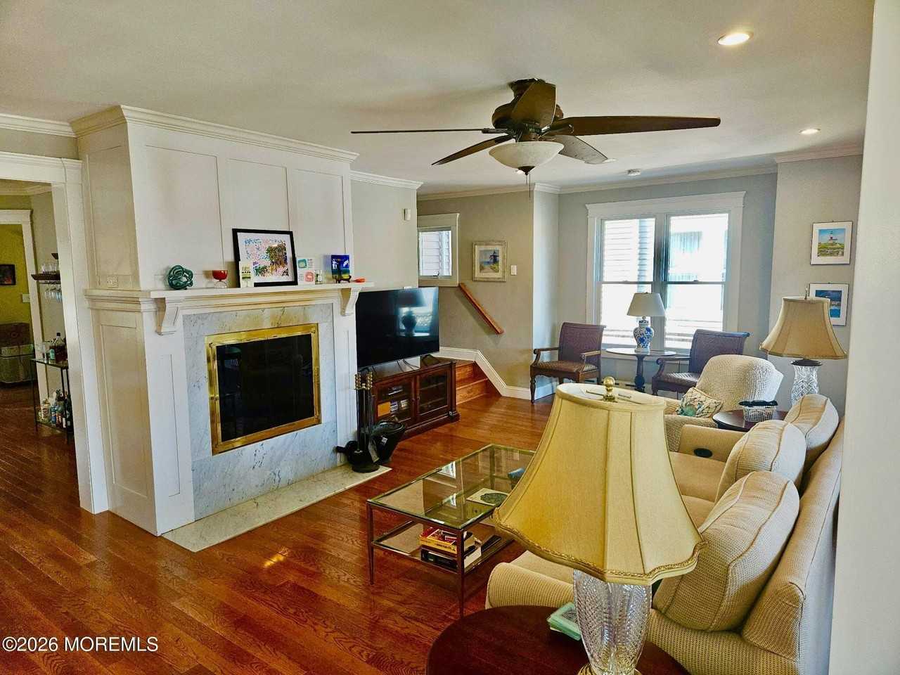 1305 Locust Dr - Photo 7 of 24