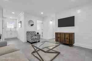 featured image of 548 Ocean Blvd #12