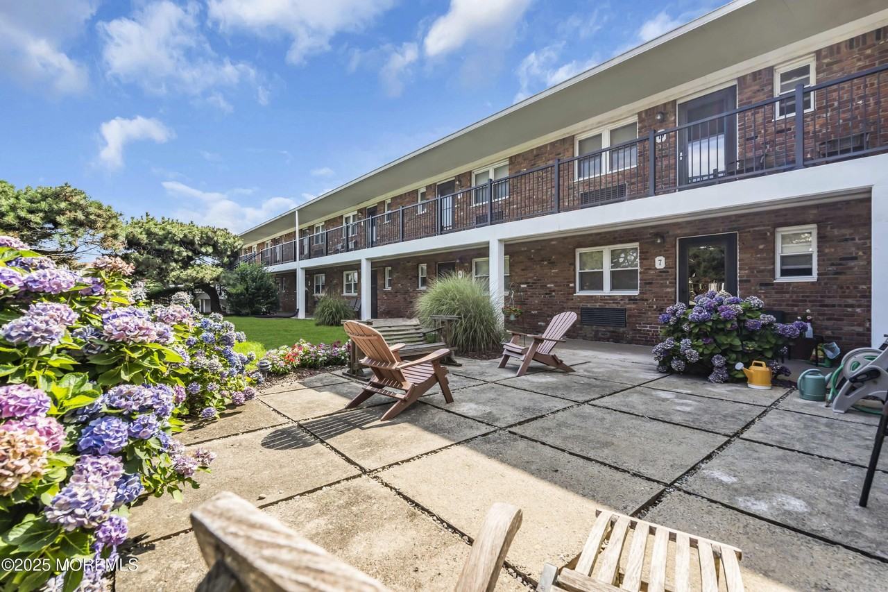 548 Ocean Blvd #12 - Photo 2 of 25