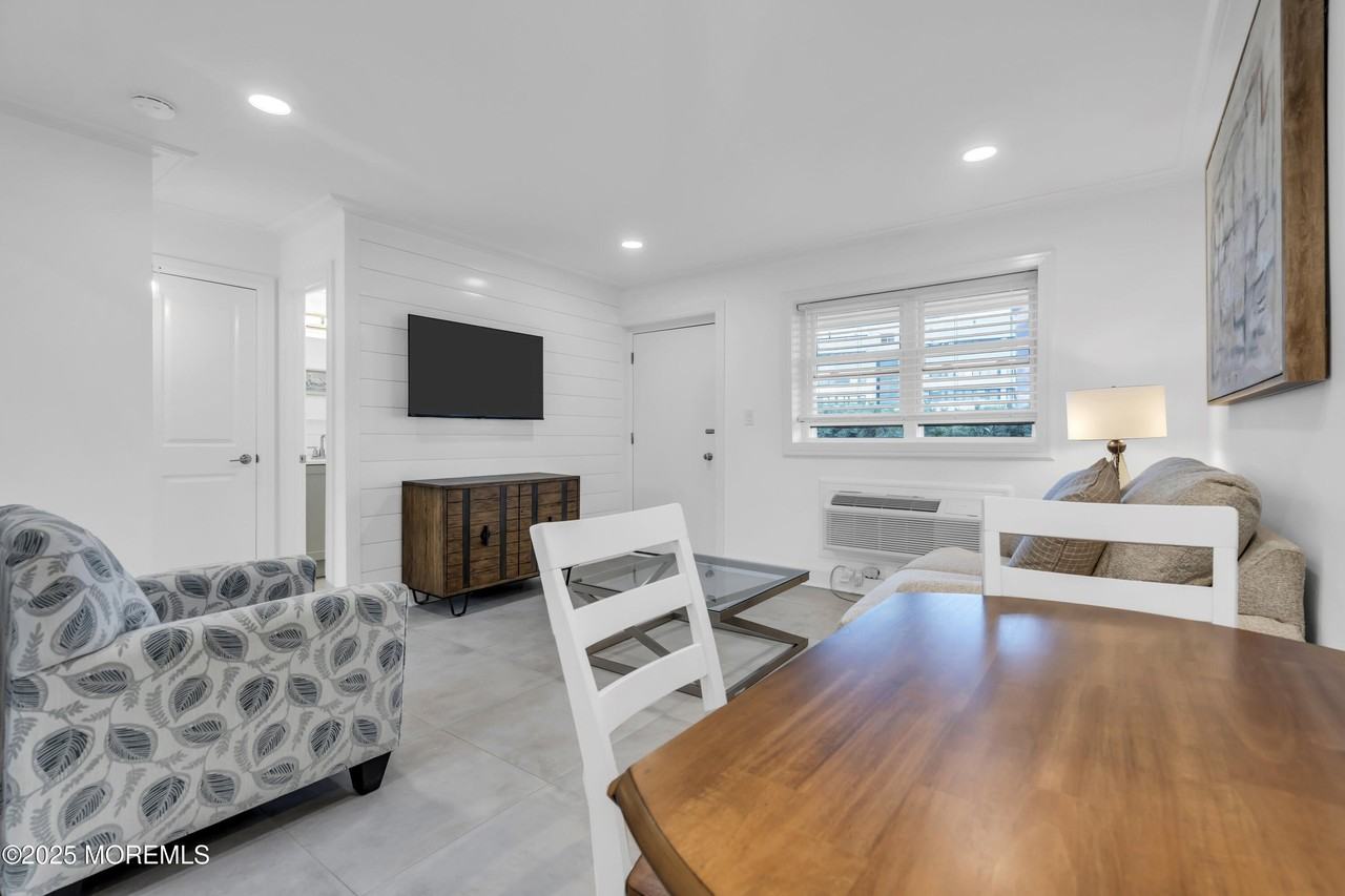 548 Ocean Blvd #12 - Photo 7 of 25