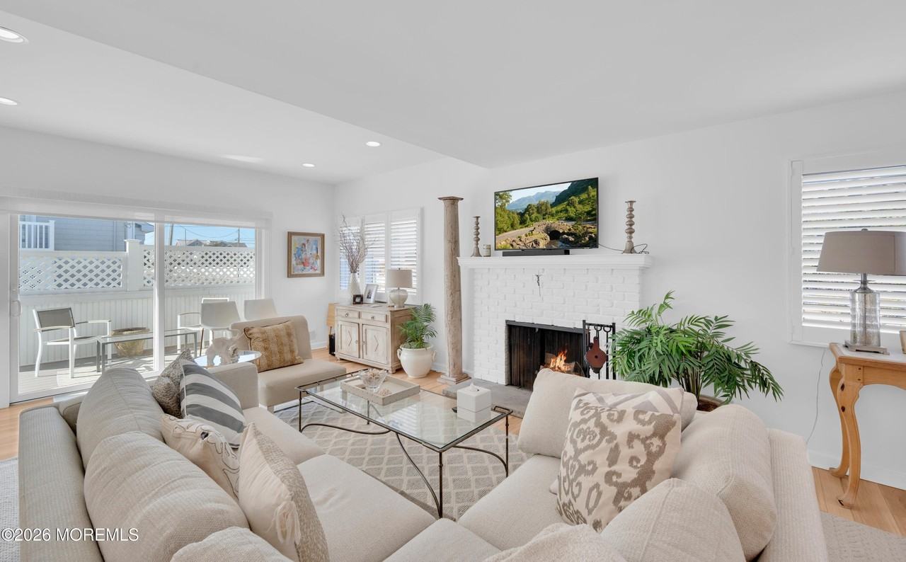 973 Ocean Ave - Photo 3 of 50