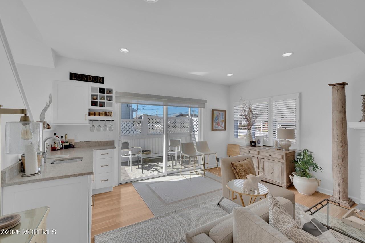 973 Ocean Ave - Photo 4 of 50