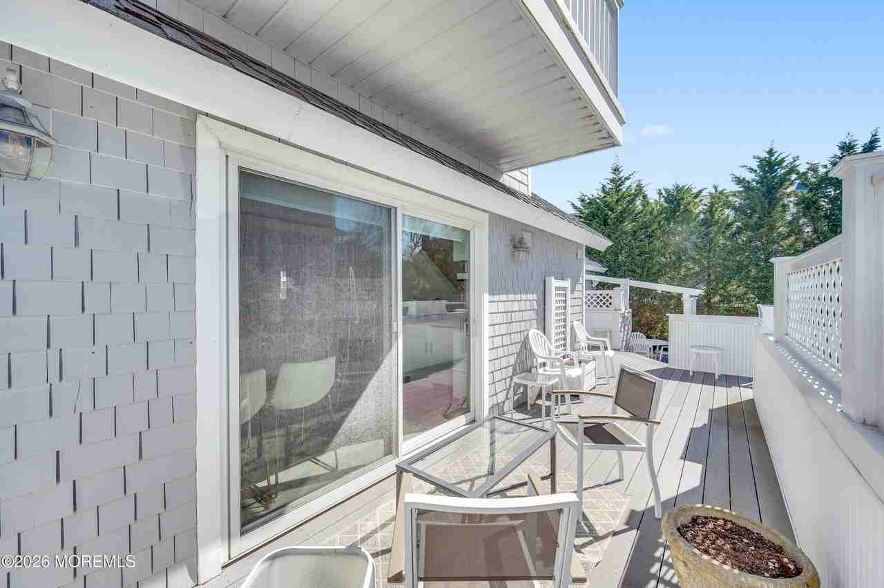 973 Ocean Ave - Photo 7 of 50