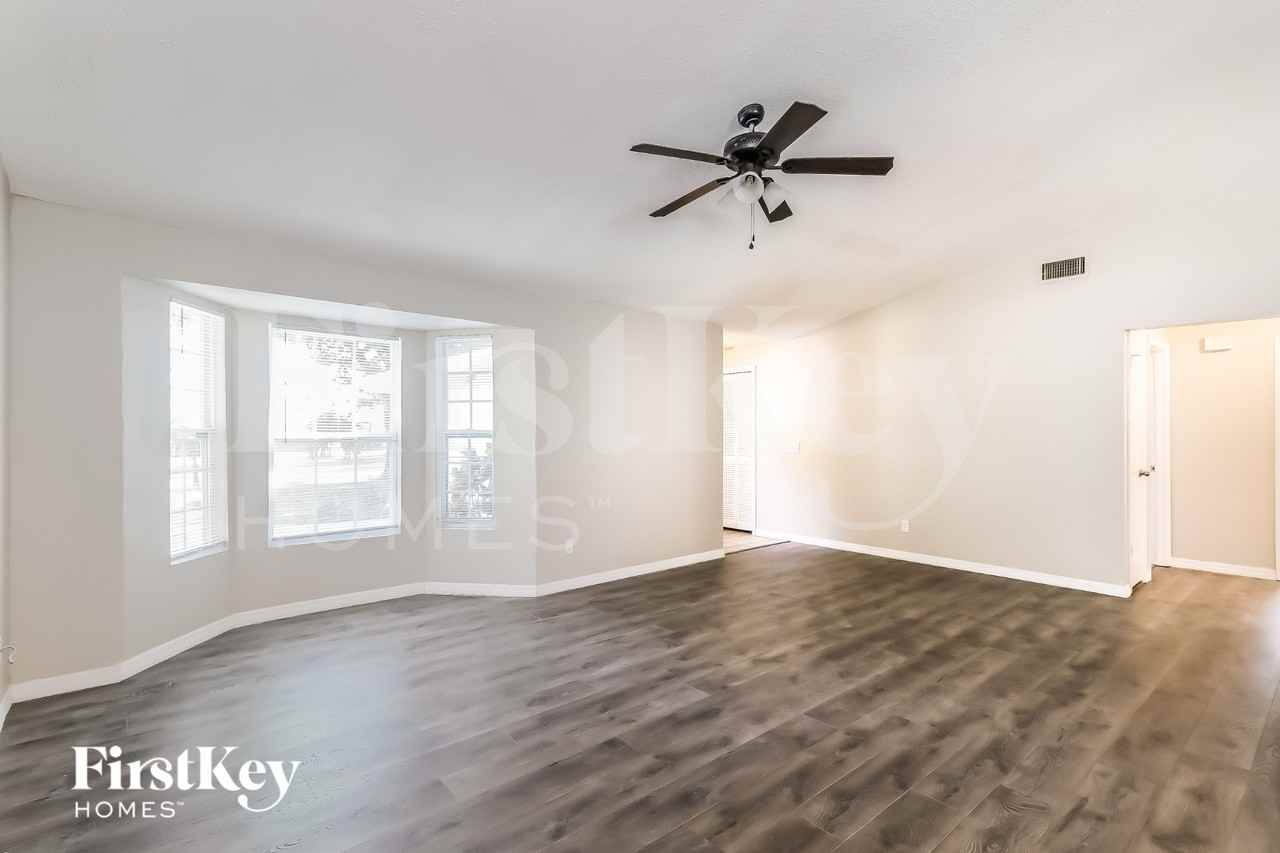 2330 Eastmeadows Ct - Photo 4 of 15