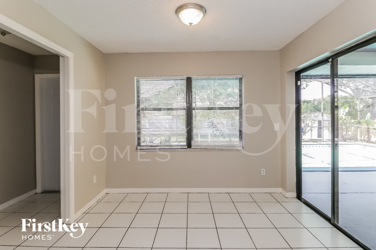 2330 Eastmeadows Ct - Photo 5 of 15